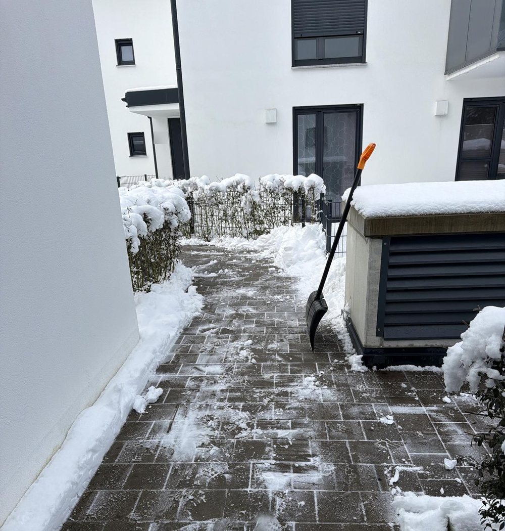 Geräumter und gestreuter Hauszugang – Winterdienst Fruhnert