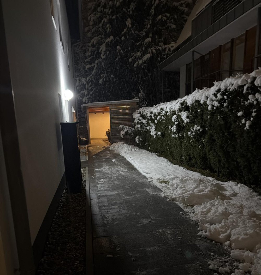 Gehweg frei geräumt bei Schneefall – Winterdienst Fruhnert