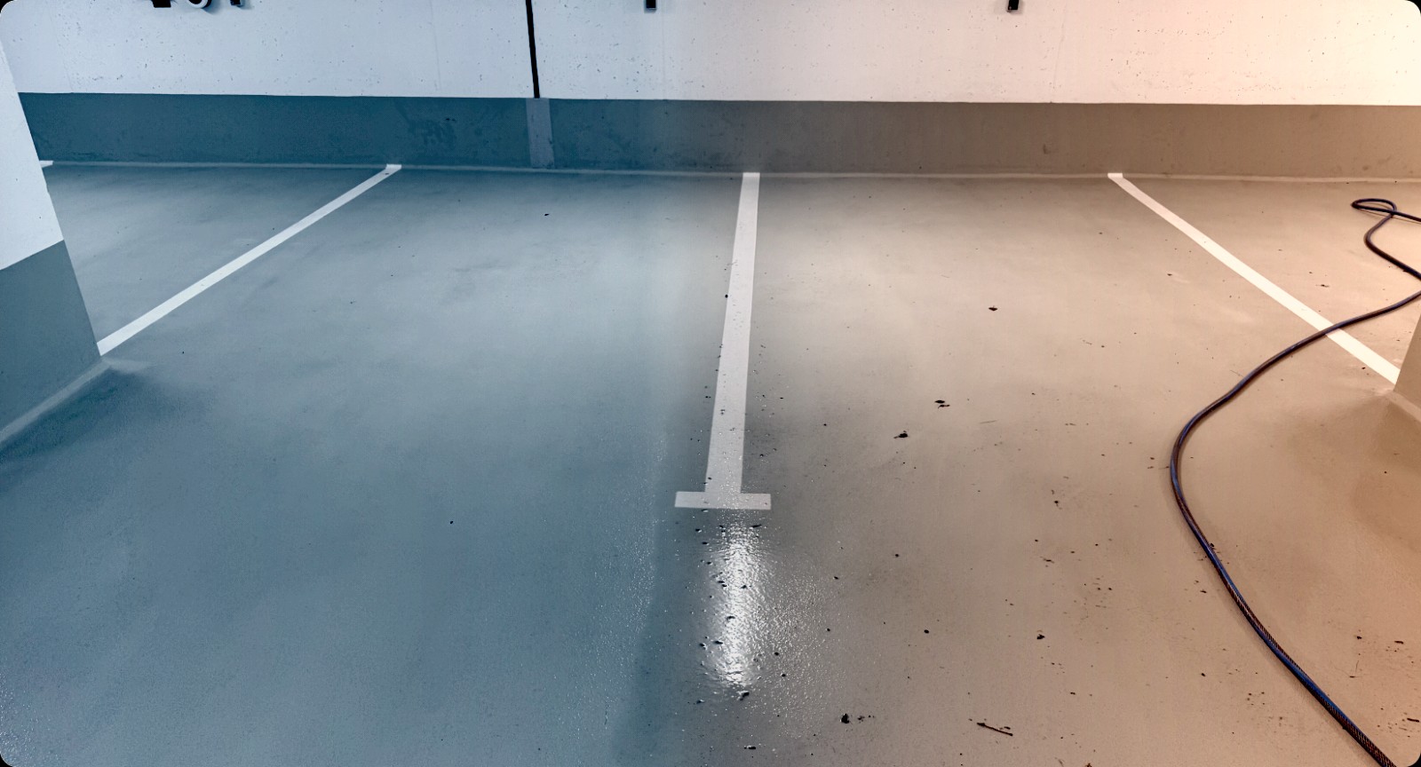 Gereinigter Stellplatz in der Tiefgarage nach der Nassreinigung
